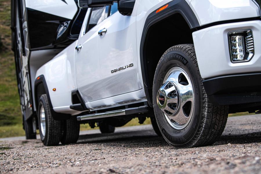 Детали экстерьера GMC Sierra 3500 HD Denali Crew Cab 2019 года  (фото 6 из 12)